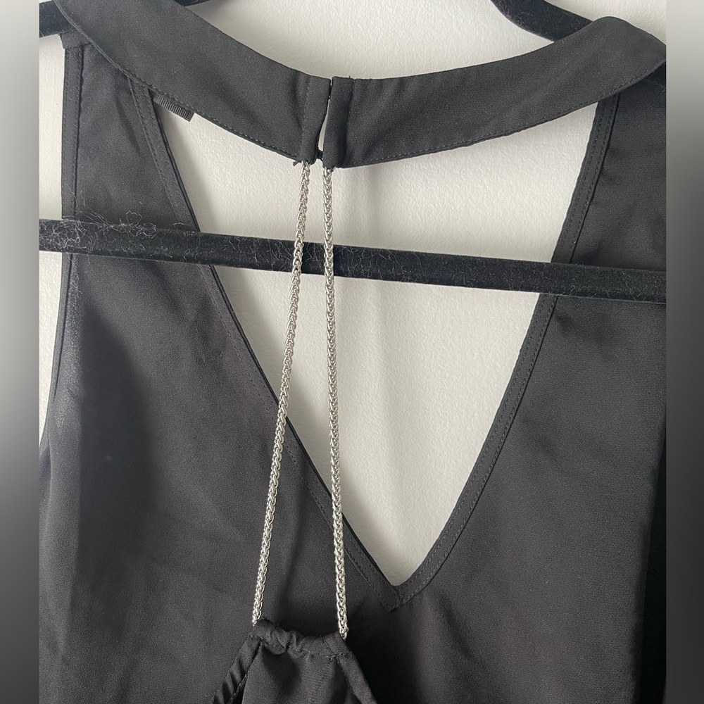 Women Guess V Neck Tank - Picture 3 of 5